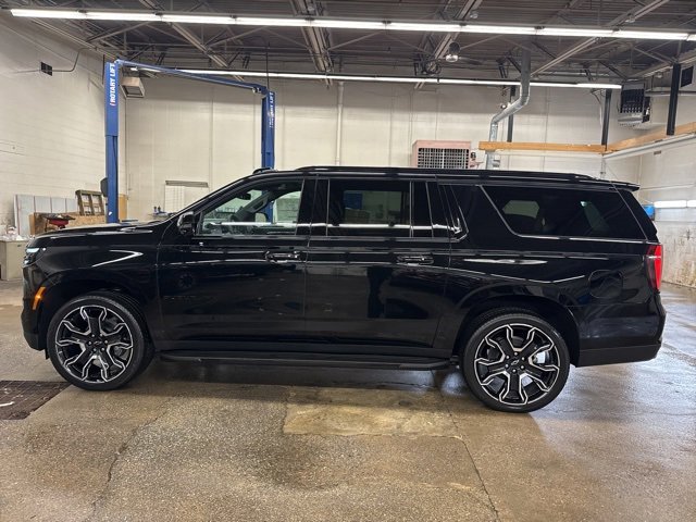 New 2026 Chevrolet Suburban RST w/ RST Capability Package image 3