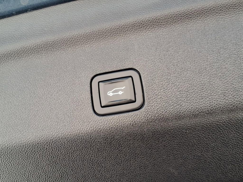 Used 2021 Chevrolet Tahoe High Country AWD/4WD image 9