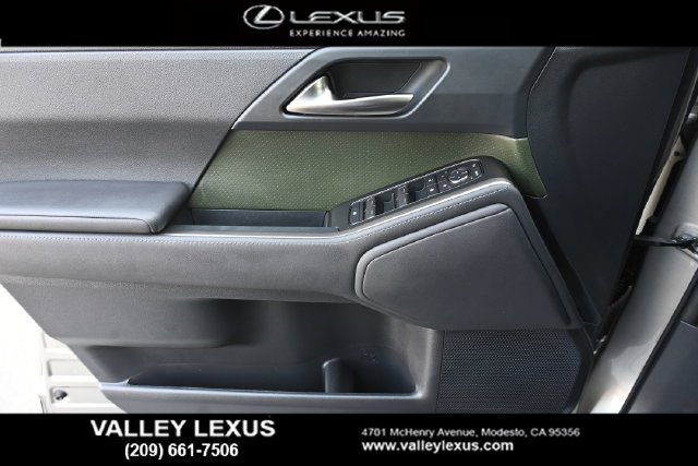 Used 2025 Lexus GX 550 AWD/4WD image 12