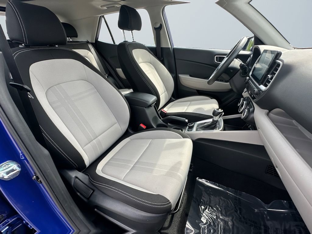 Used 2025 Hyundai Venue SEL FWD image 15