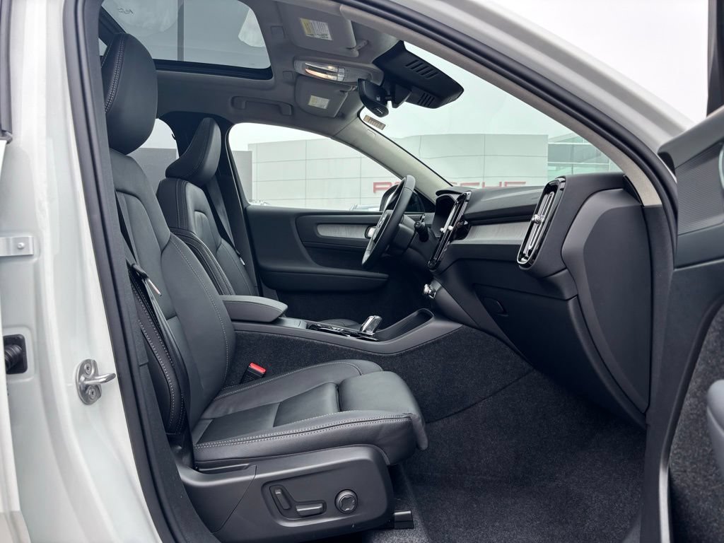 Certified 2026 Volvo XC40 B5 Plus w/ Protection Package Premier AWD/4WD image 18
