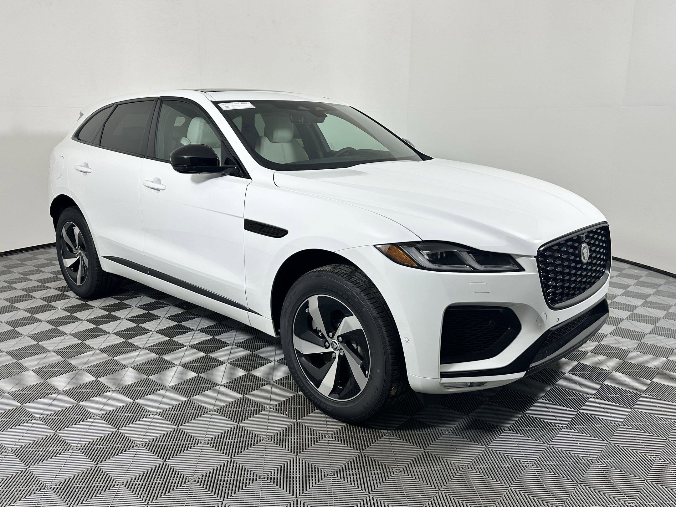 Used 2026 Jaguar F-PACE R-Dynamic S image 6