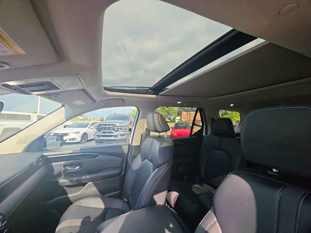 Certified 2025 Honda Pilot Touring image 15