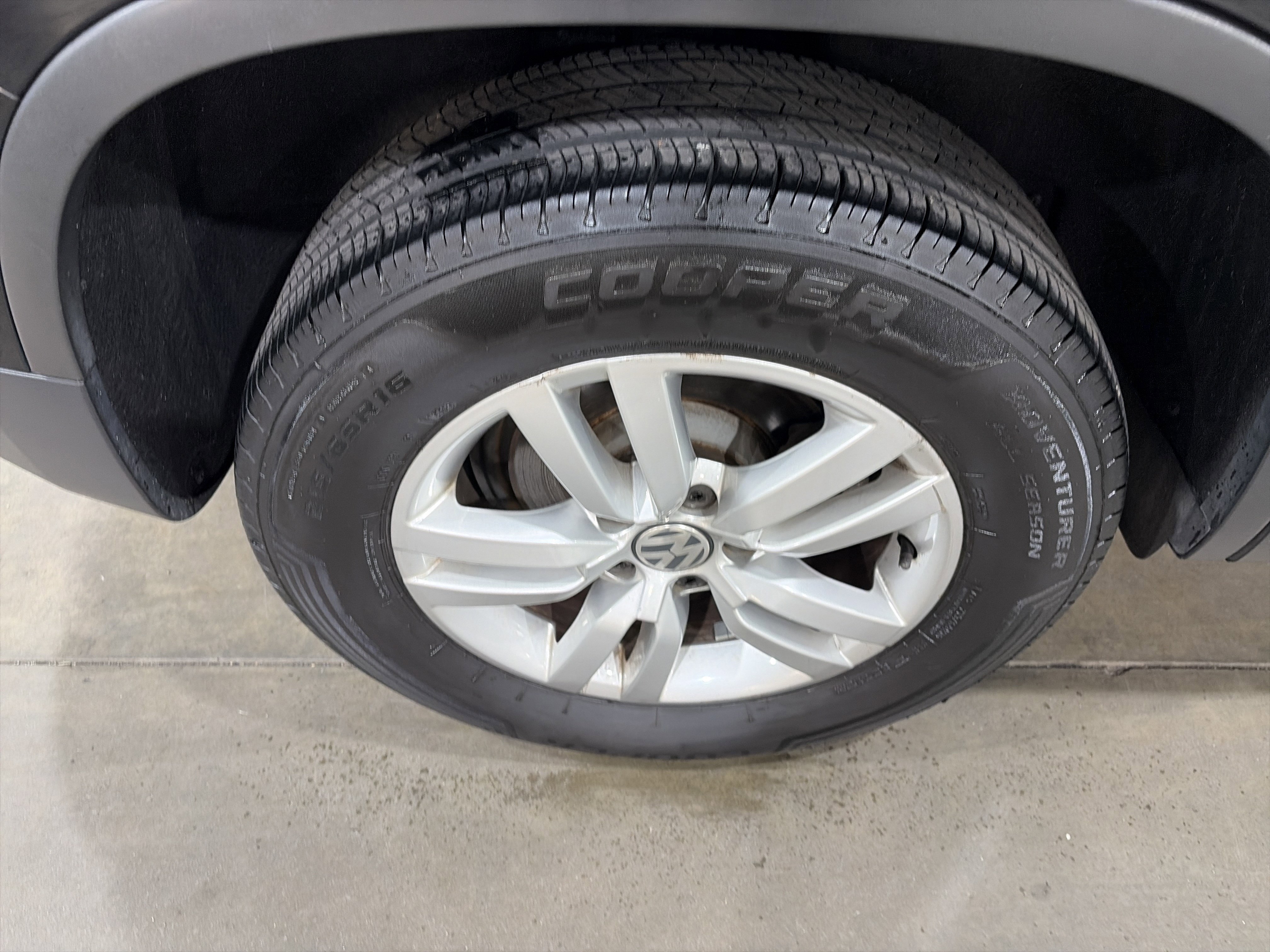 Used 2017 Volkswagen Tiguan S image 12