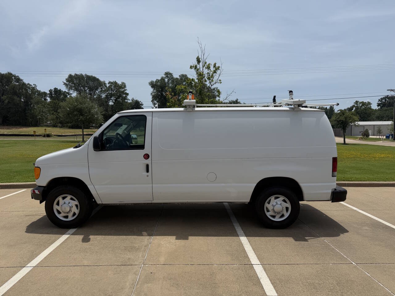 Used 2007 Ford E-250 and Econoline 250 RWD image 2