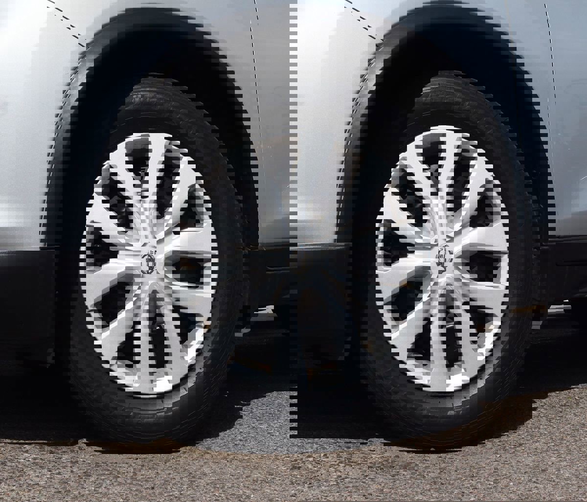 Used 2019 Nissan Rogue S image 5