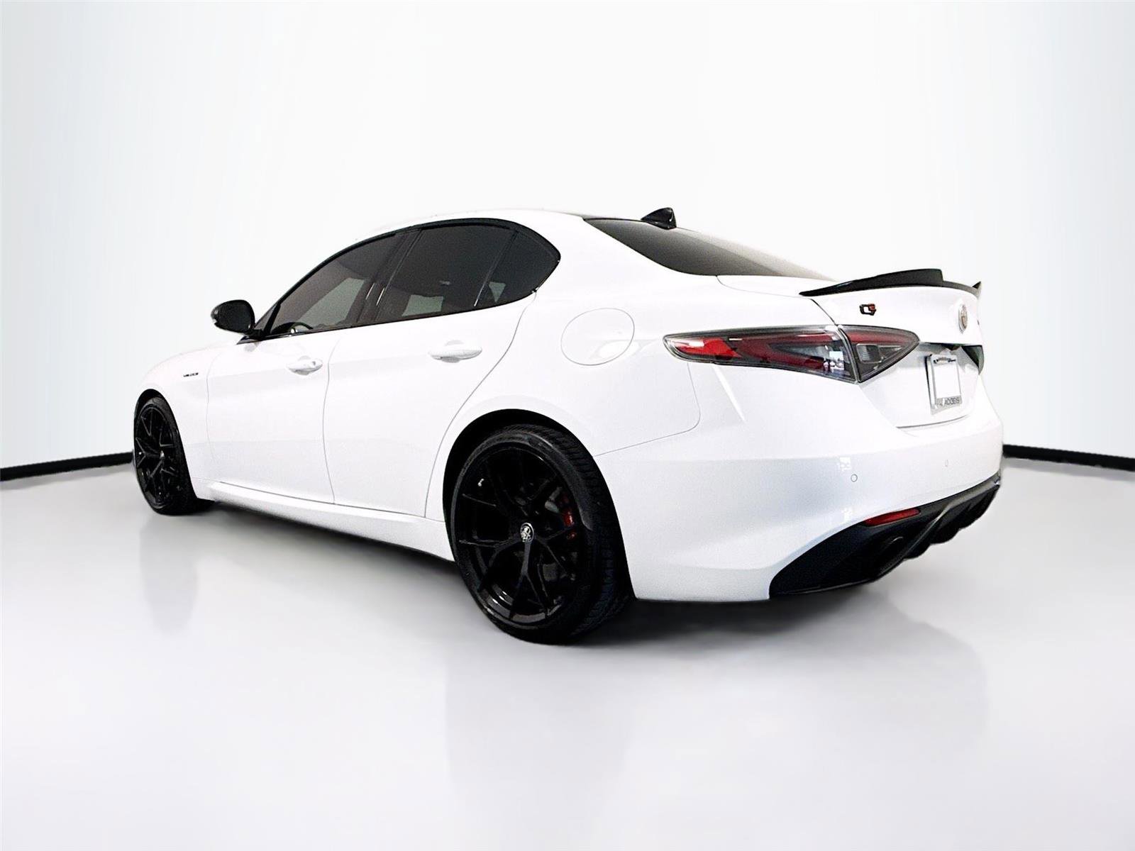Used 2024 Alfa Romeo Giulia Veloce image 30