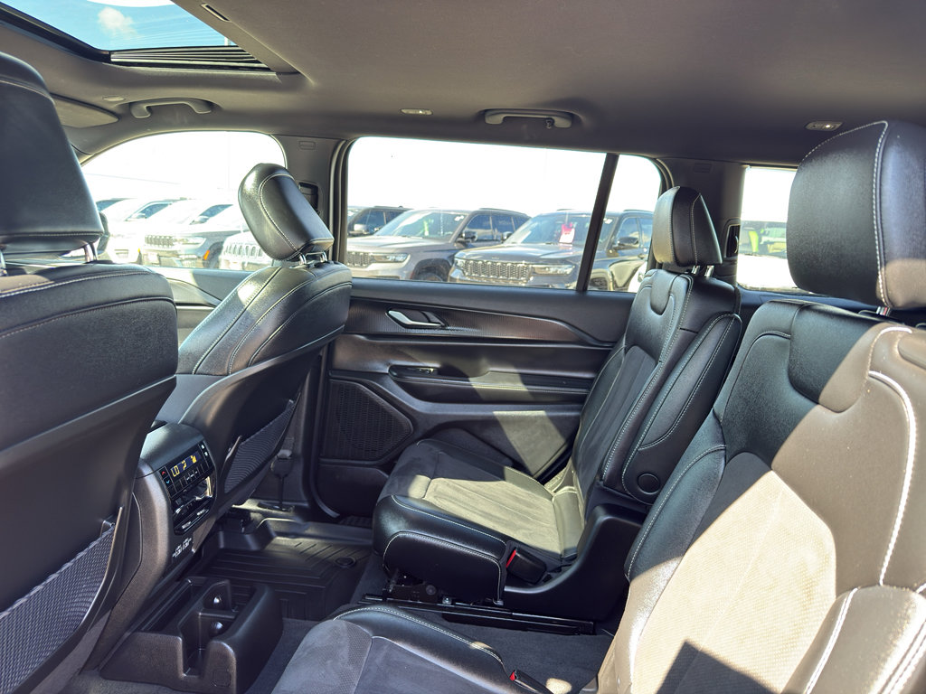 Used 2023 Jeep Grand Cherokee L Laredo AWD/4WD image 33
