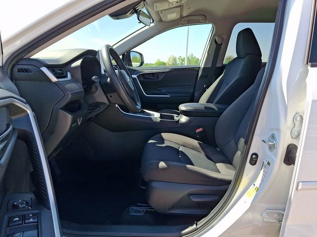 Used 2023 Toyota RAV4 LE AWD/4WD image 16