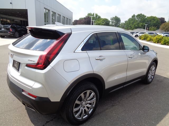 Used 2021 Cadillac XT4 Luxury w/ Cold Weather Package FWD image 6