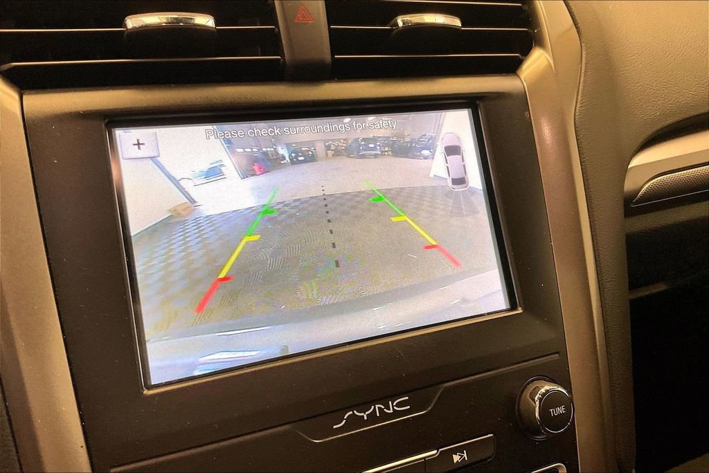 Used 2019 Ford Fusion SE image 19