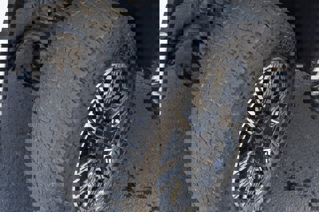 Used 2013 GMC Sierra 3500 Denali image 13