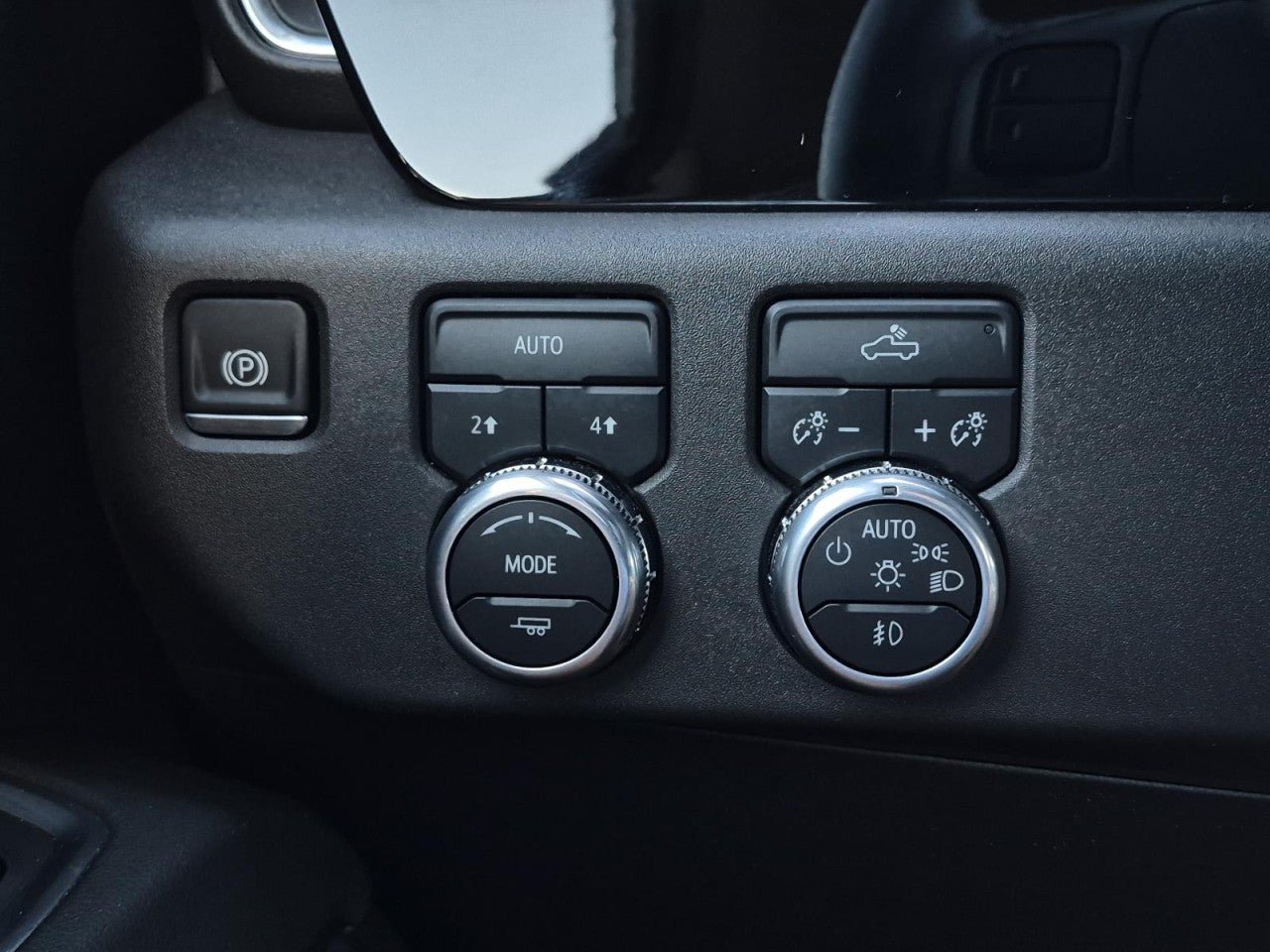 Used 2024 GMC Sierra 1500 Elevation w/ LPO, Elevation Black Package AWD/4WD image 19