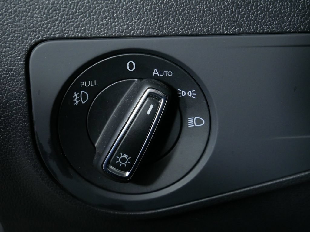 Used 2019 Volkswagen Tiguan SEL AWD/4WD image 24