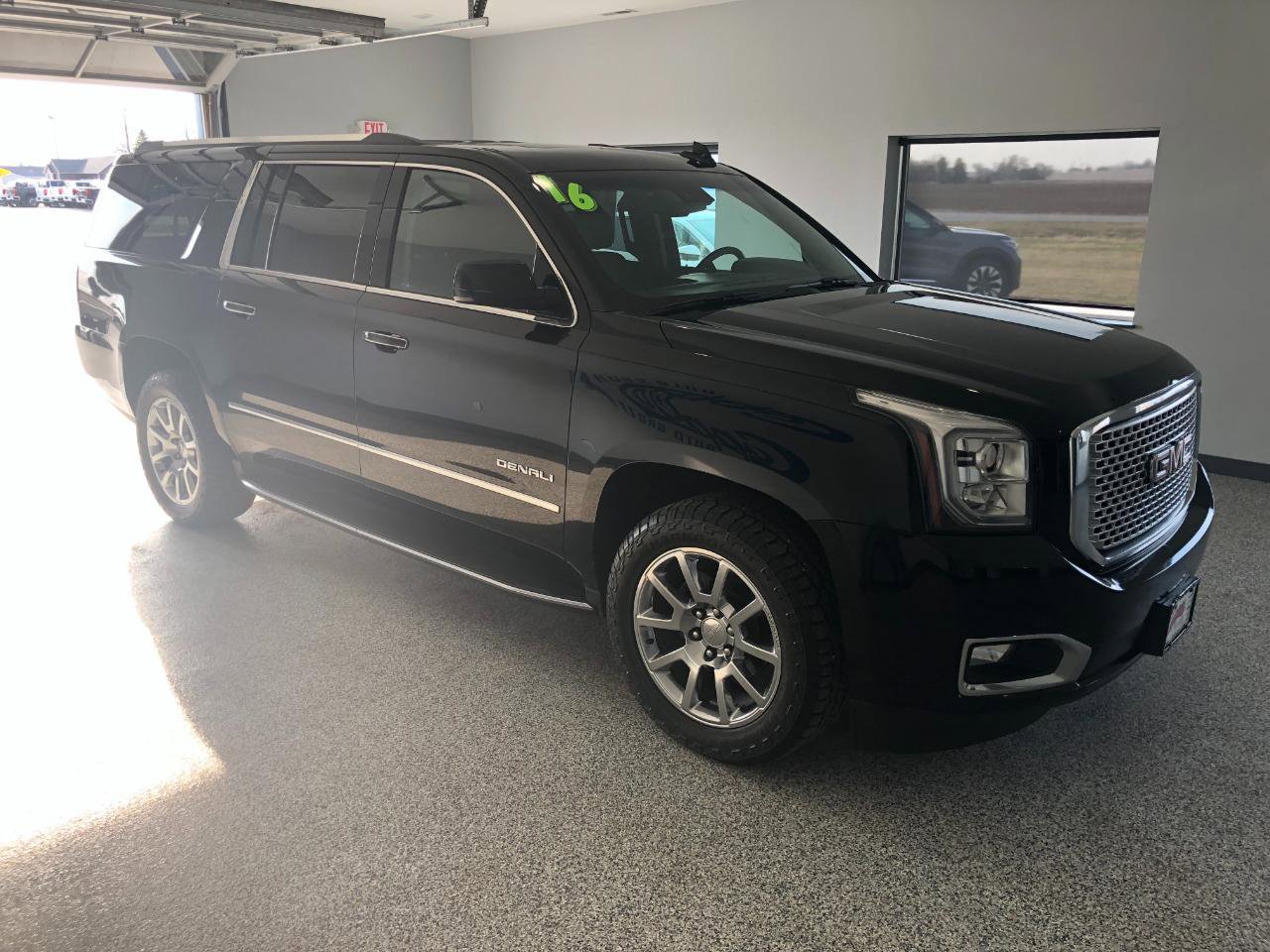Used 2016 GMC Yukon XL Denali w/ Open Road Package AWD/4WD image 2