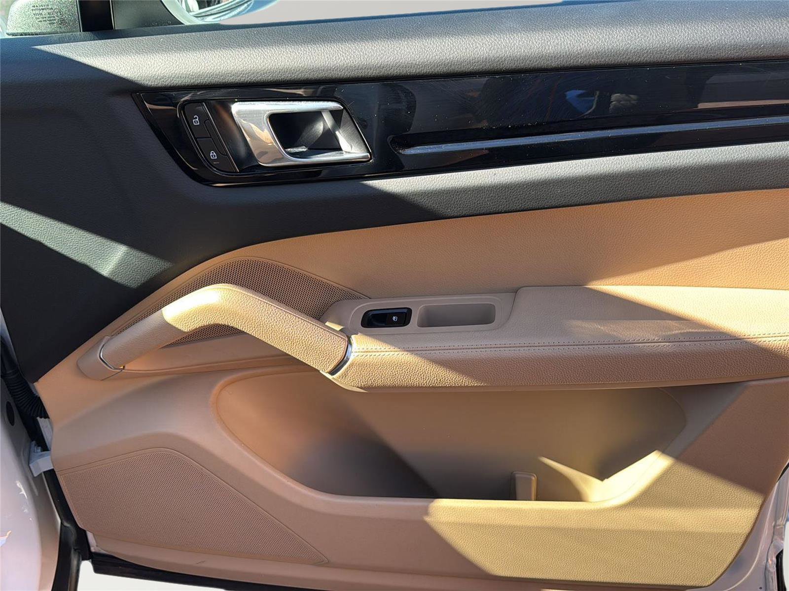 Used 2023 Porsche Cayenne image 31