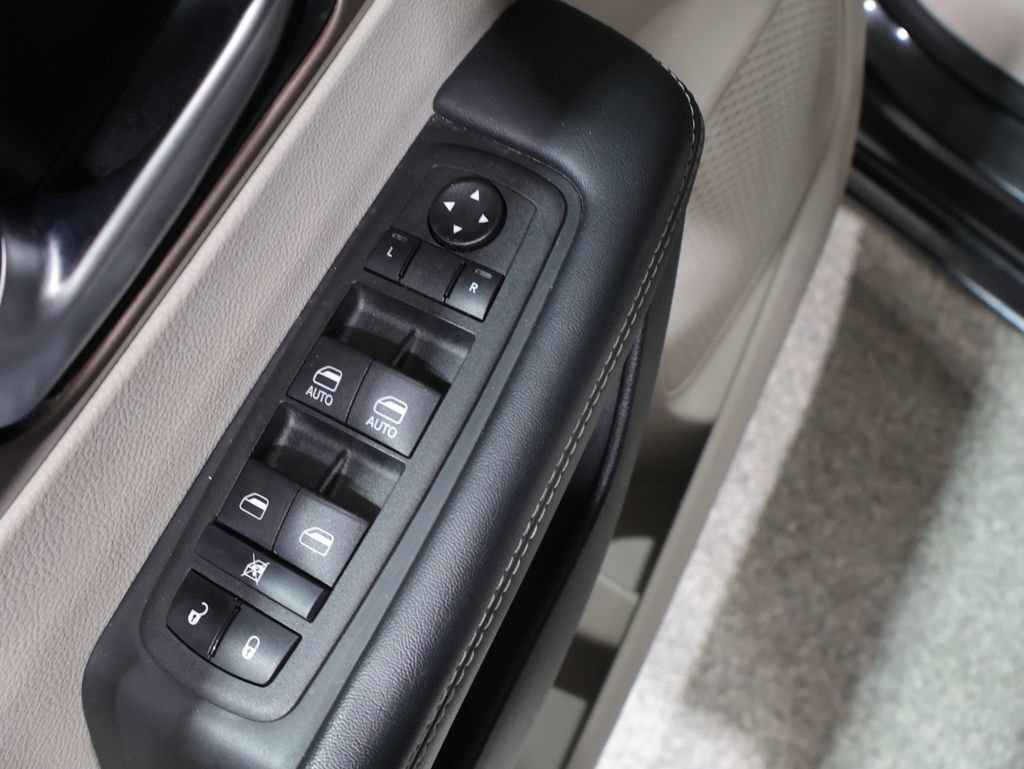 Certified 2023 Chrysler Voyager LX FWD image 15