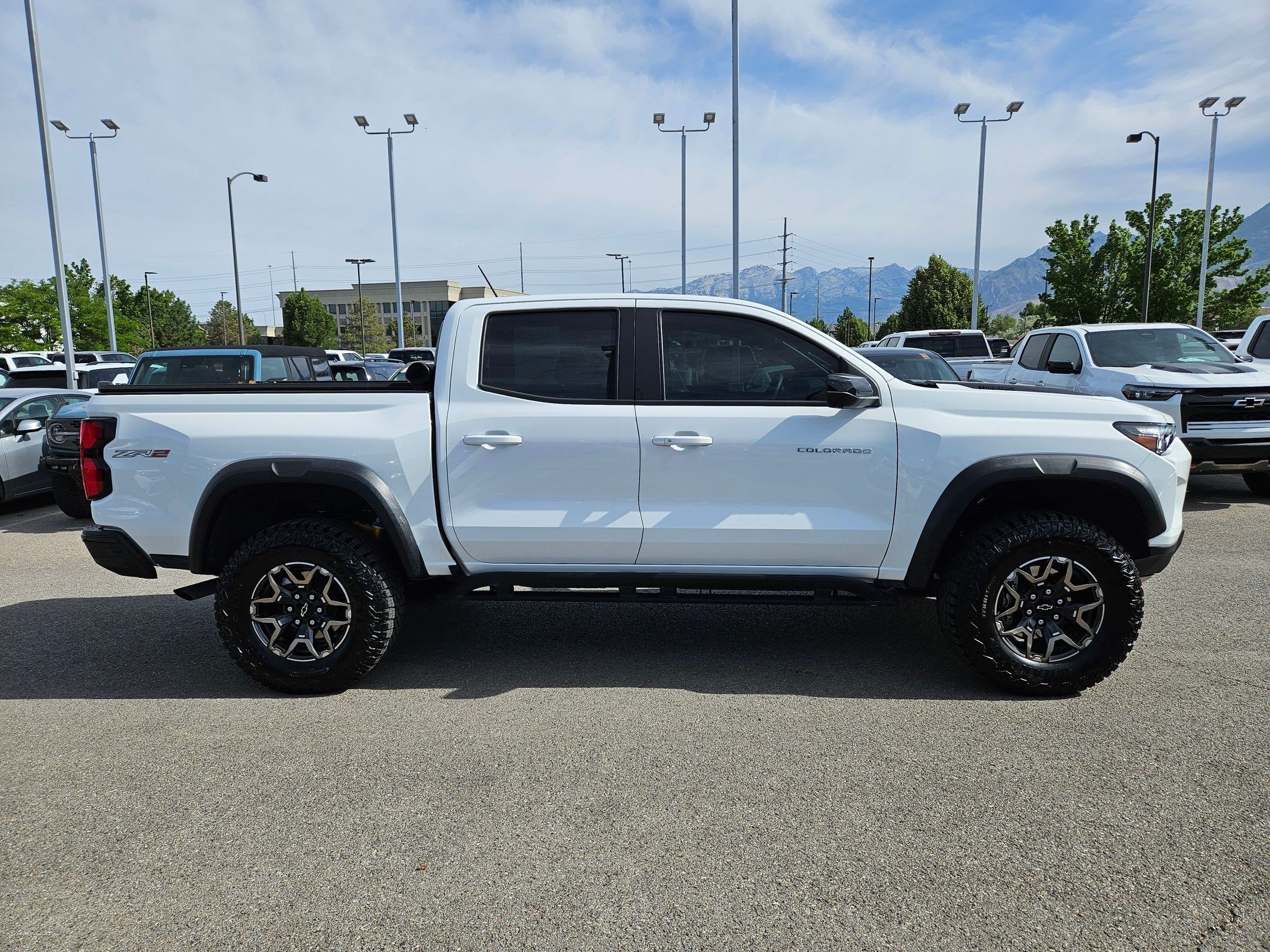 Used 2026 Chevrolet Colorado ZR2 w/ Technology Package AWD/4WD image 2