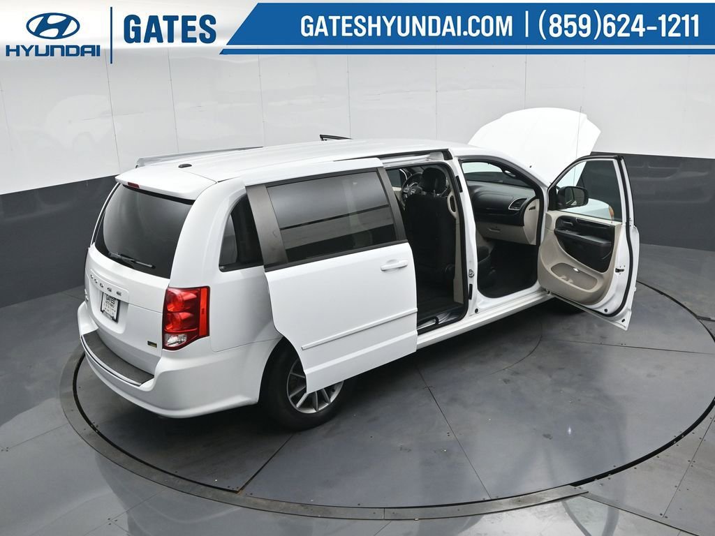 Used 2016 Dodge Grand Caravan SE image 55