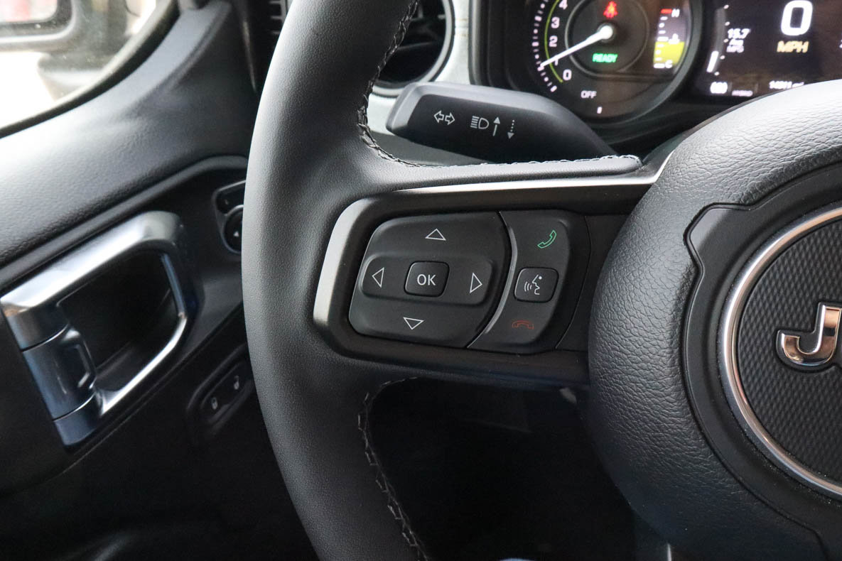 Used 2025 Jeep Wrangler Willys AWD/4WD image 30