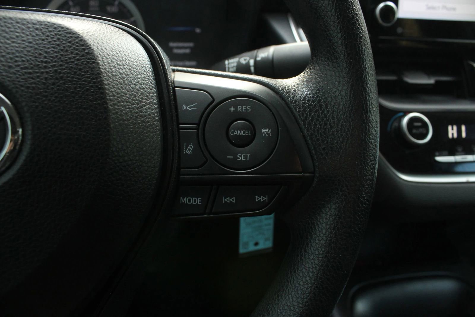 Used 2021 Toyota Corolla LE image 27