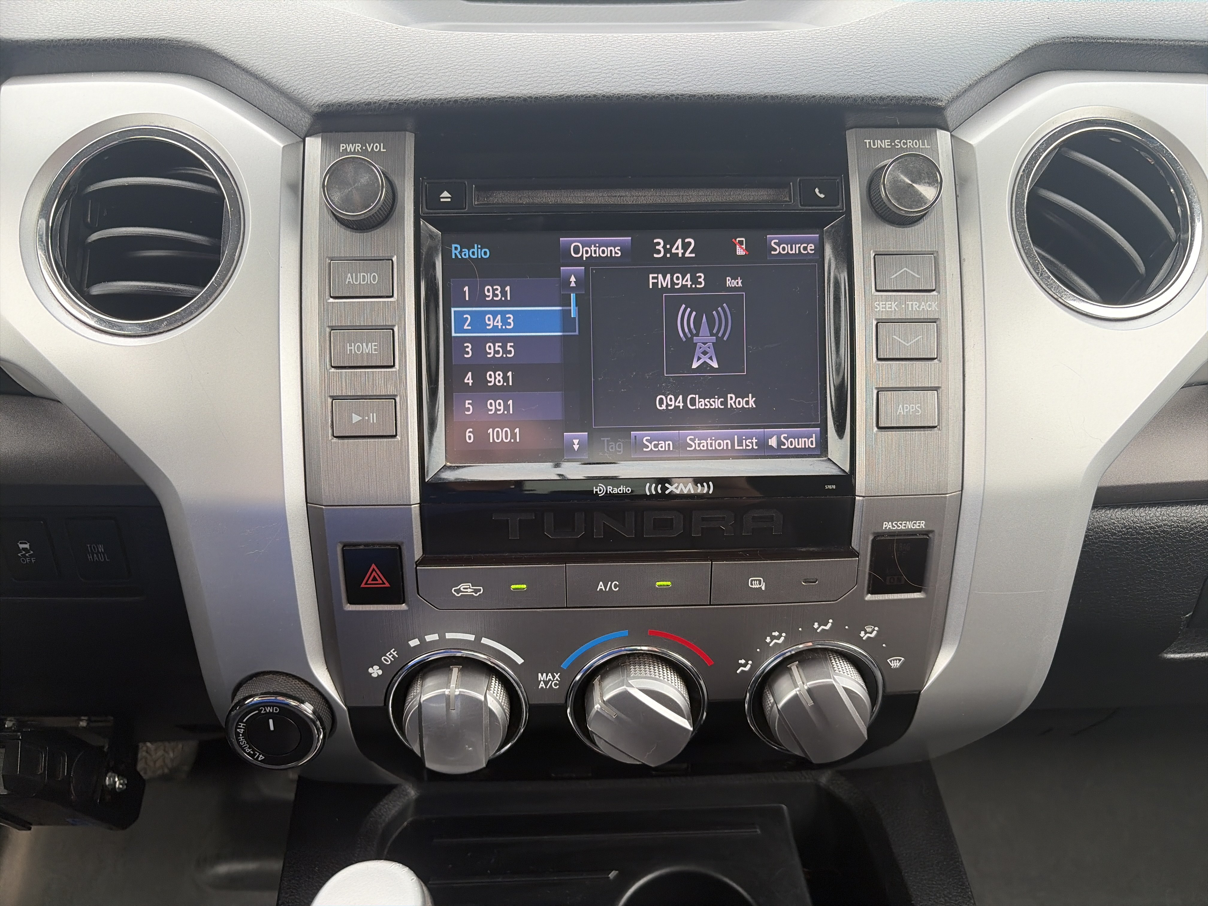 Used 2014 Toyota Tundra SR5 w/ SR5 Upgrade Package AWD/4WD image 26