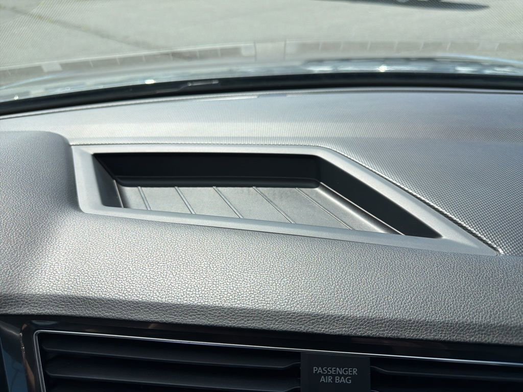 Used 2023 Volkswagen Tiguan SE FWD image 32