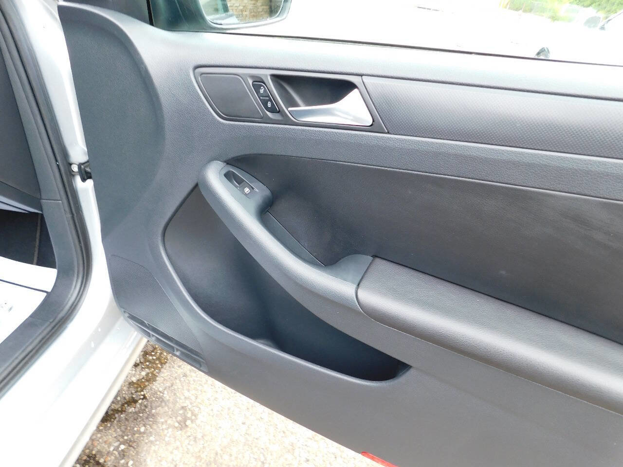 Used 2012 Volkswagen Jetta SE image 9