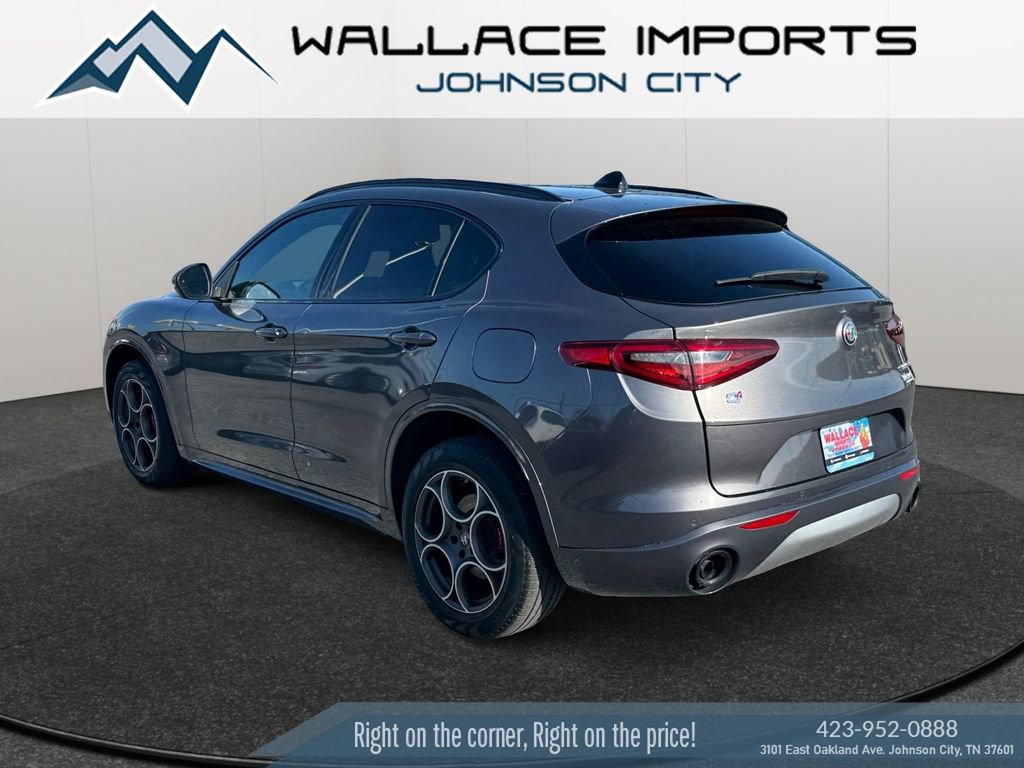 Used 2023 Alfa Romeo Stelvio Ti image 3