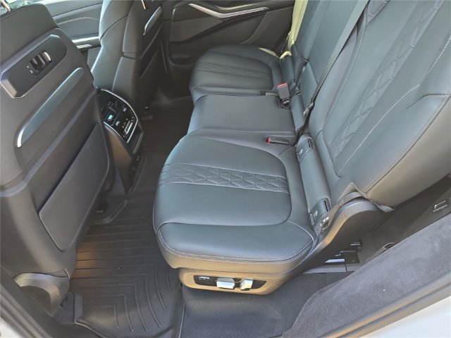 Used 2026 BMW X7 M60i AWD/4WD image 15