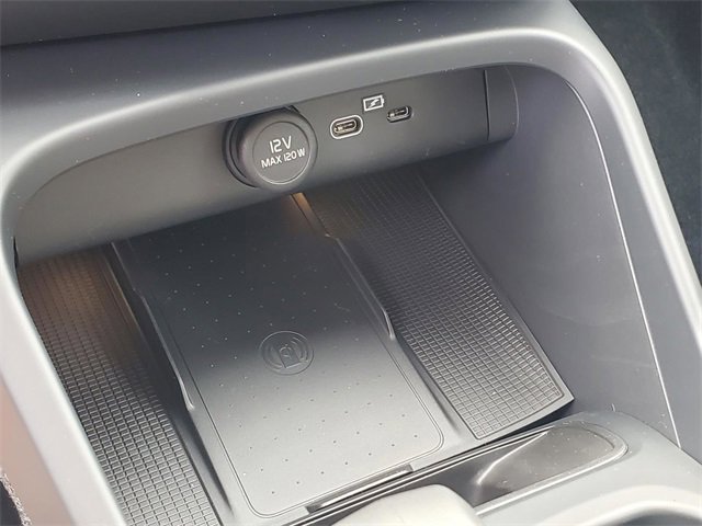 New 2026 Volvo XC40 B5 Core w/ Climate Package image 24