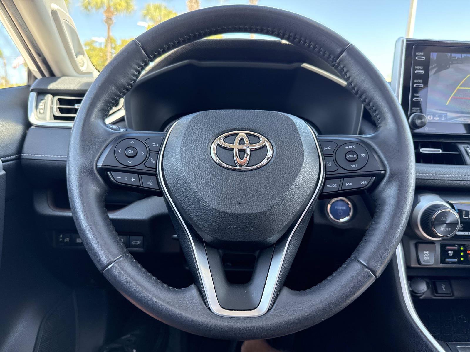 Used 2020 Toyota RAV4 Limited image 28