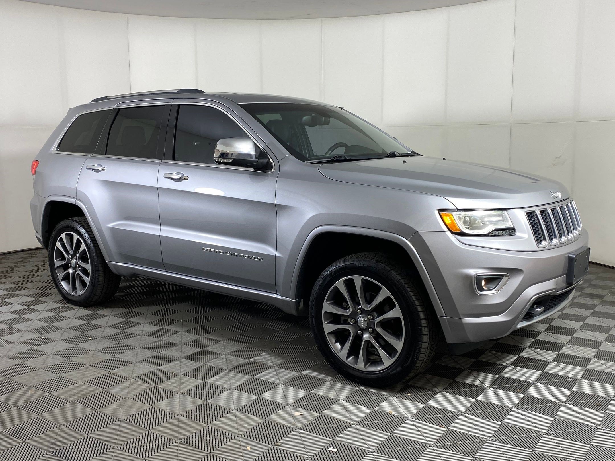 Used 2015 Jeep Grand Cherokee Overland image 6