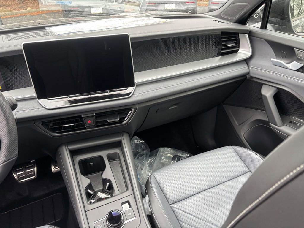 New 2026 Volkswagen Tiguan SE R-Line image 32