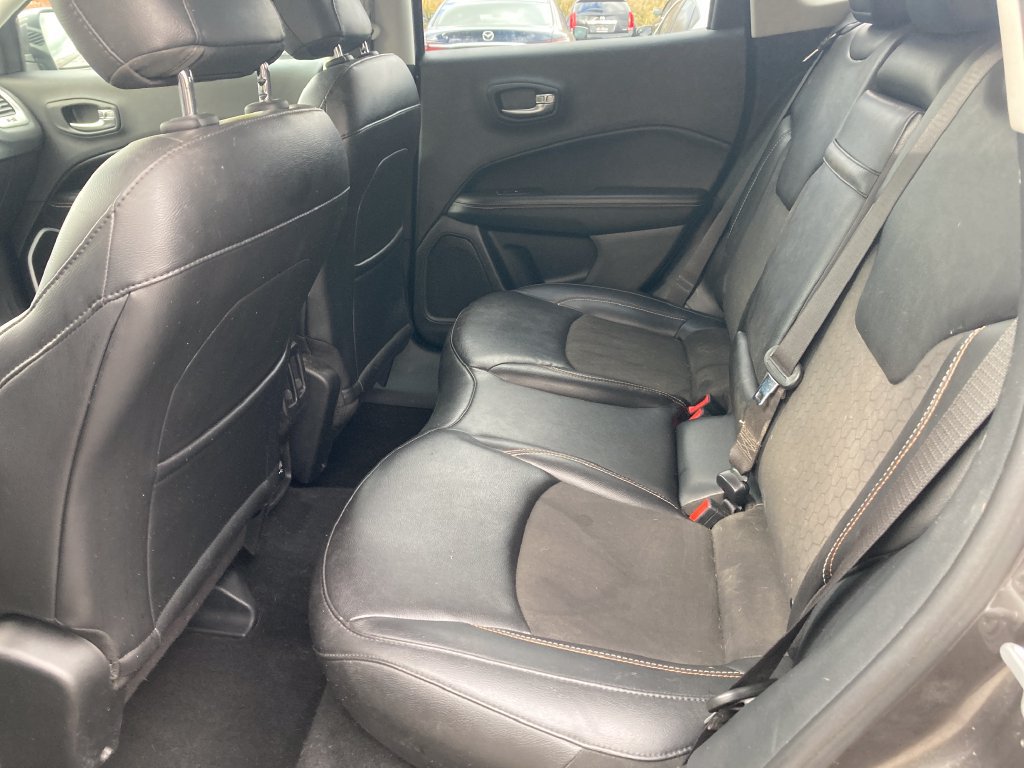 Used 2019 Jeep Compass Latitude w/ Cold Weather Group AWD/4WD image 32