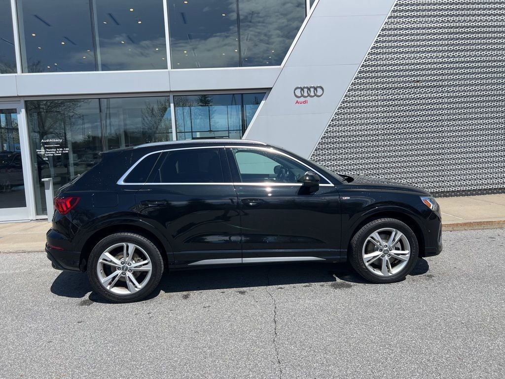 Used 2020 Audi Q3 2.0T Prestige w/ Prestige Package image 16