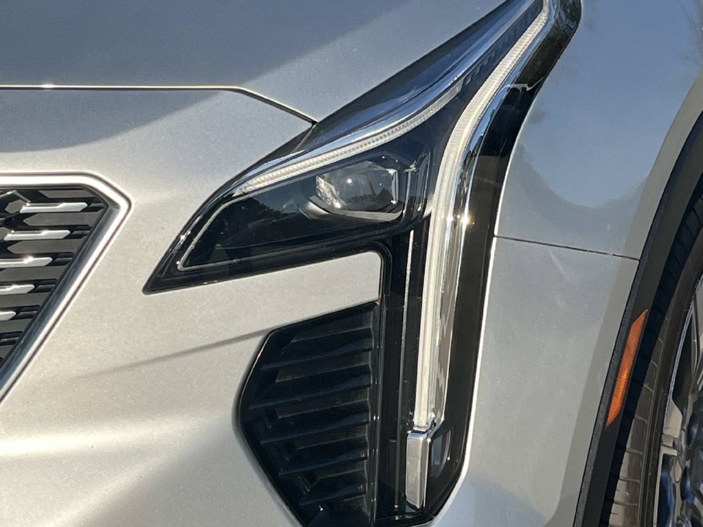 Used 2019 Cadillac XT4 Premium Luxury w/ Technology Package FWD image 8