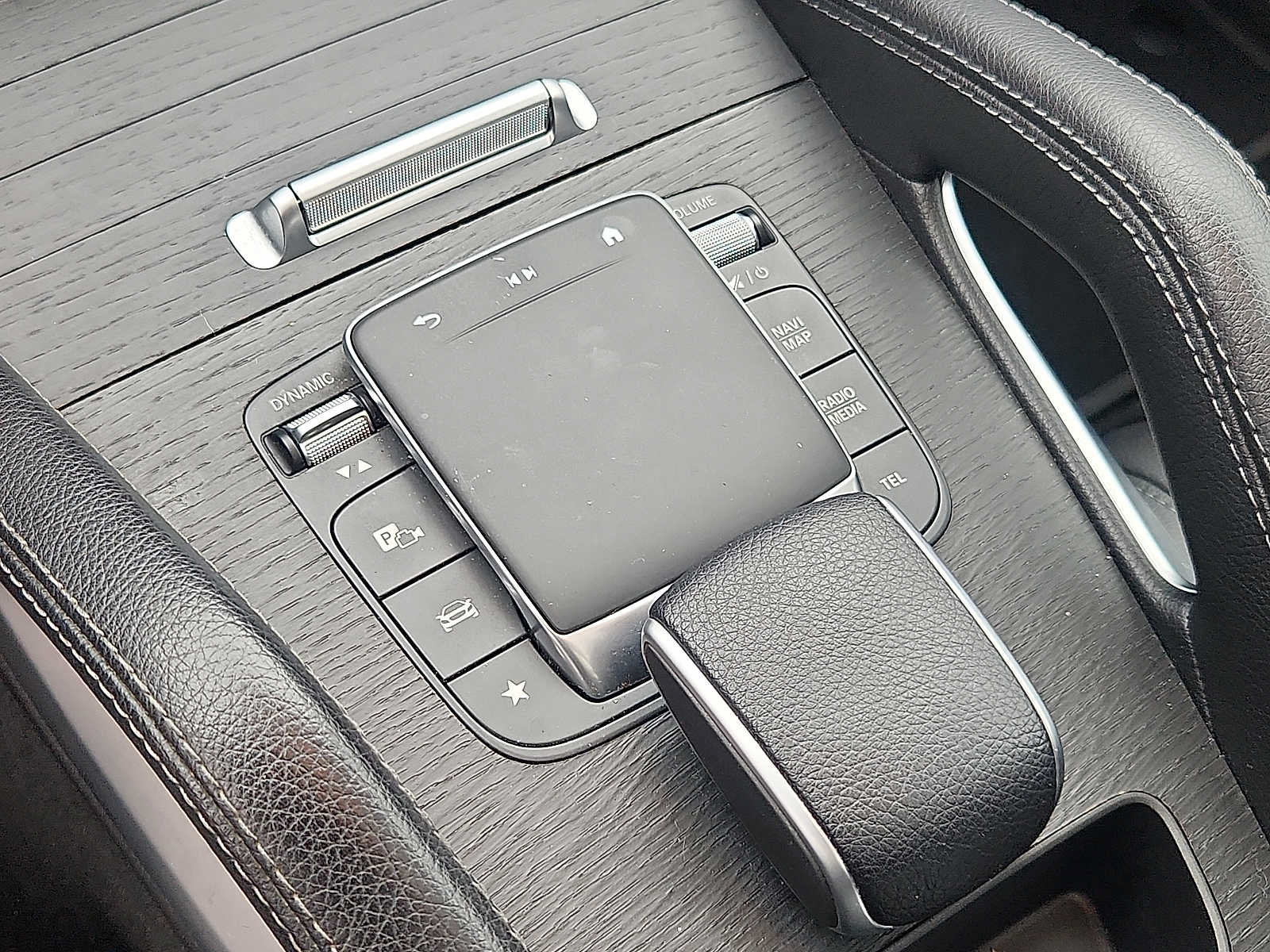 Used 2024 Mercedes-Benz GLE 350 4MATIC image 24