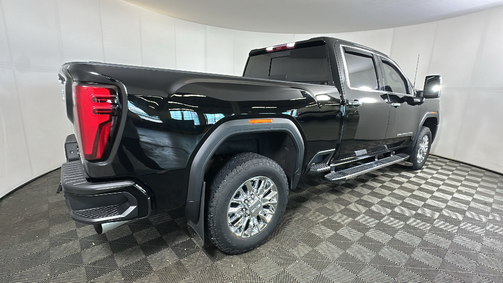 Used 2024 GMC Sierra 2500 Denali w/ Denali Reserve Package AWD/4WD image 3