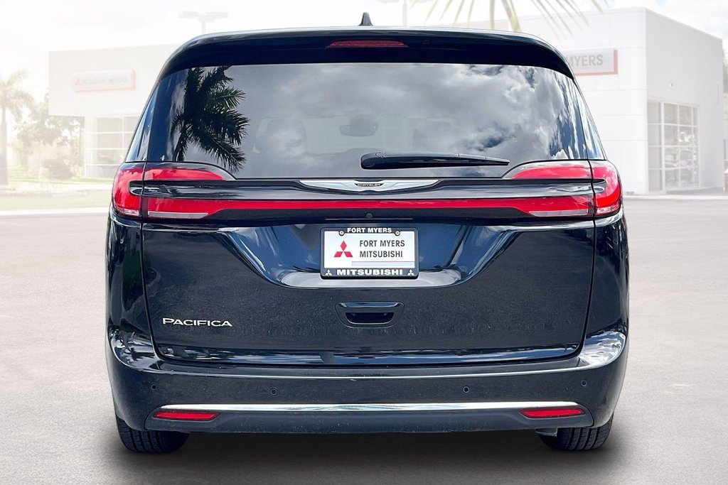 Used 2025 Chrysler Pacifica Select FWD image 17