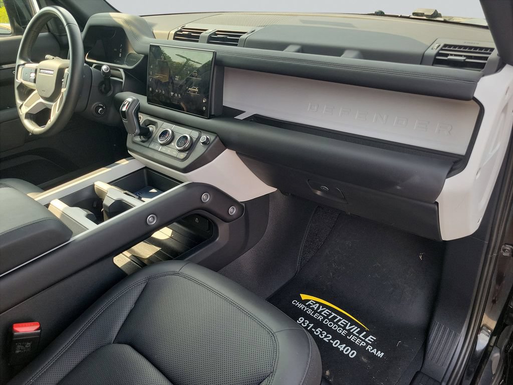 Used 2025 Land Rover Defender 110 S AWD/4WD image 39