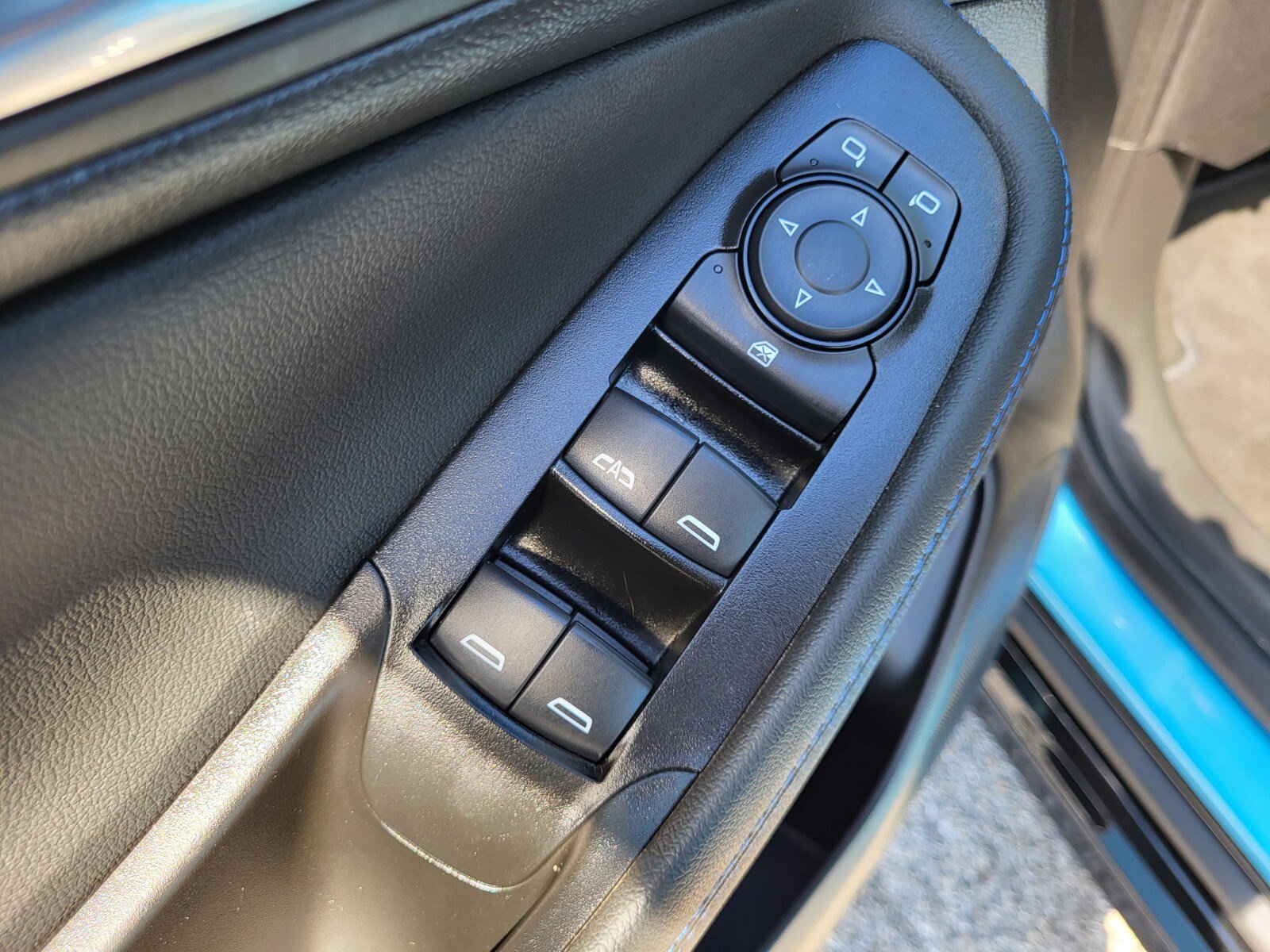 Used 2025 Buick Encore GX Sport Touring image 18