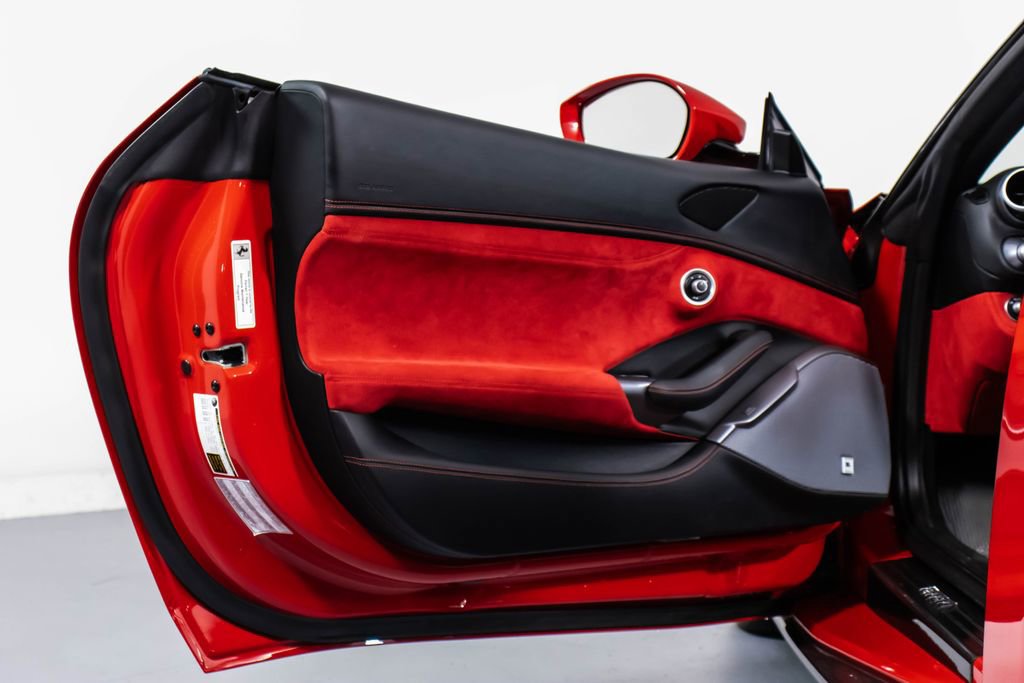 Used 2019 Ferrari Portofino RWD image 35