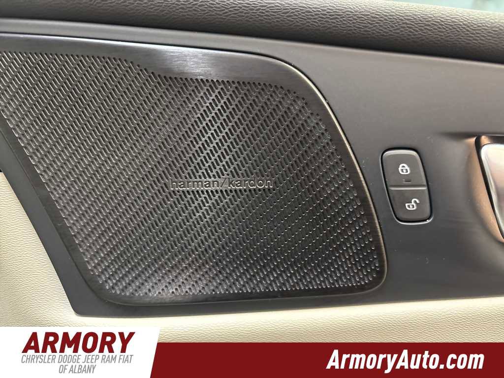 Used 2024 Volvo XC60 B5 Plus image 41