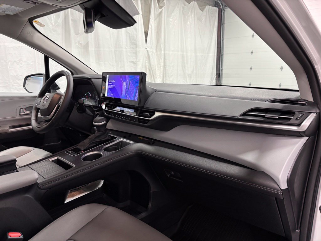 Used 2026 Toyota Sienna XLE AWD/4WD image 66