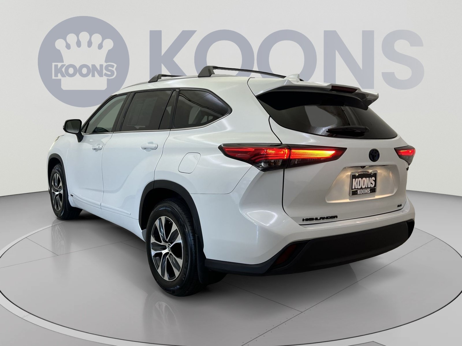 Used 2022 Toyota Highlander XLE AWD/4WD image 7