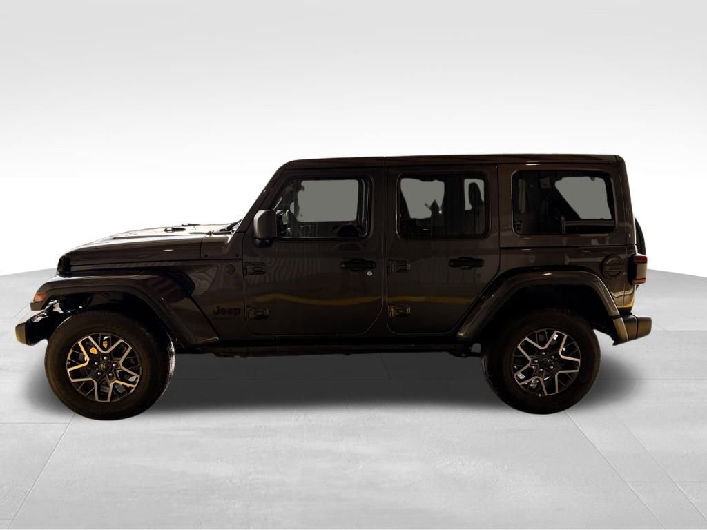 Used 2025 Jeep Wrangler Sahara image 2