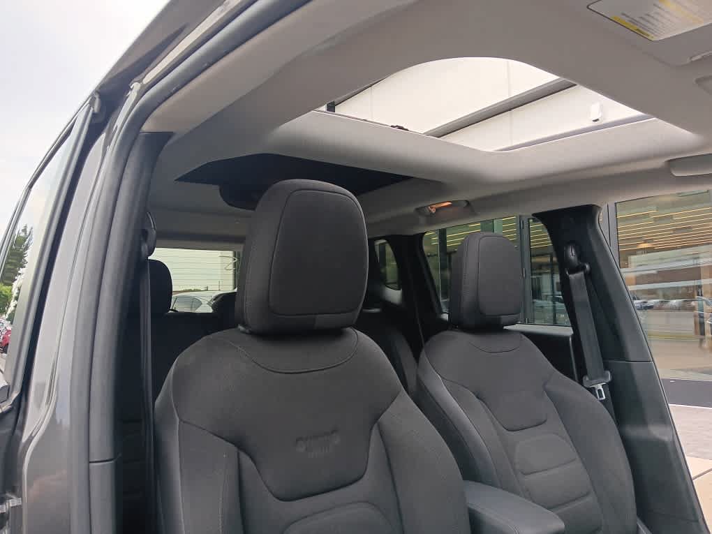 Used 2016 Jeep Renegade Latitude AWD/4WD image 20