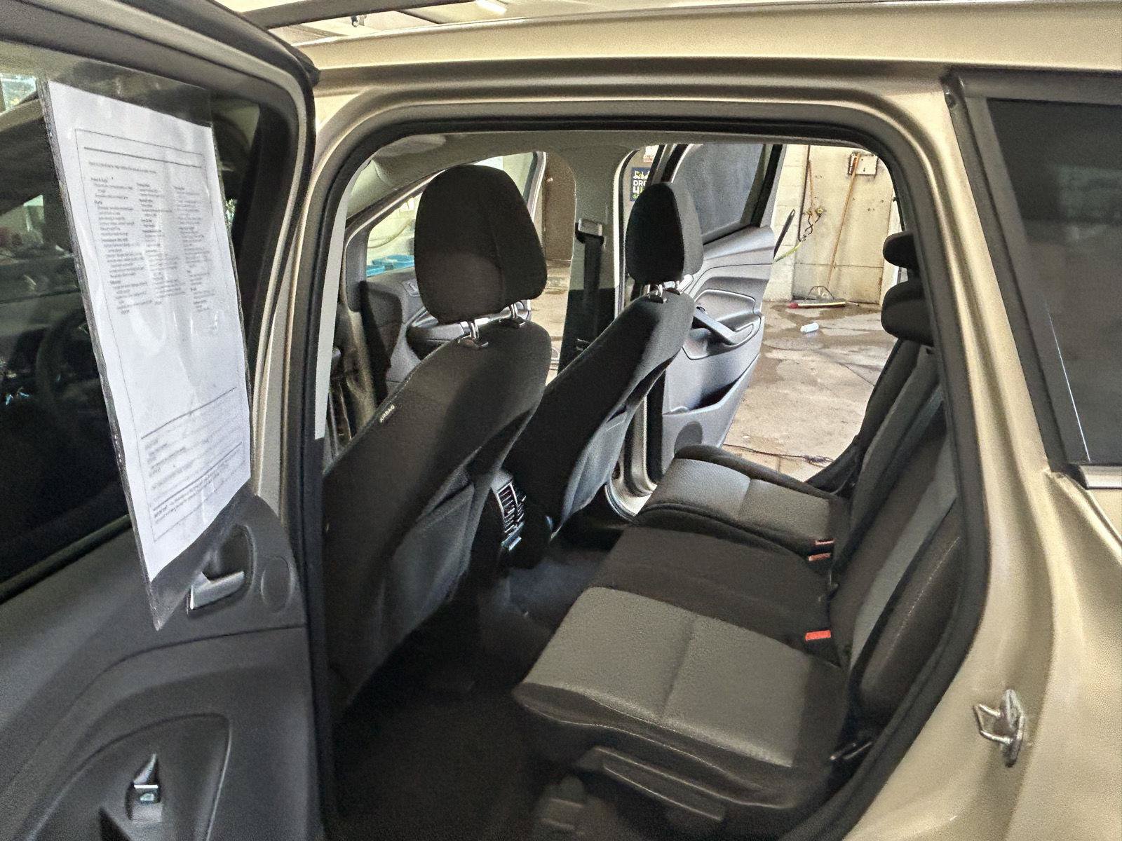 Used 2017 Ford Escape SE w/ Equipment Group 201A AWD/4WD image 17