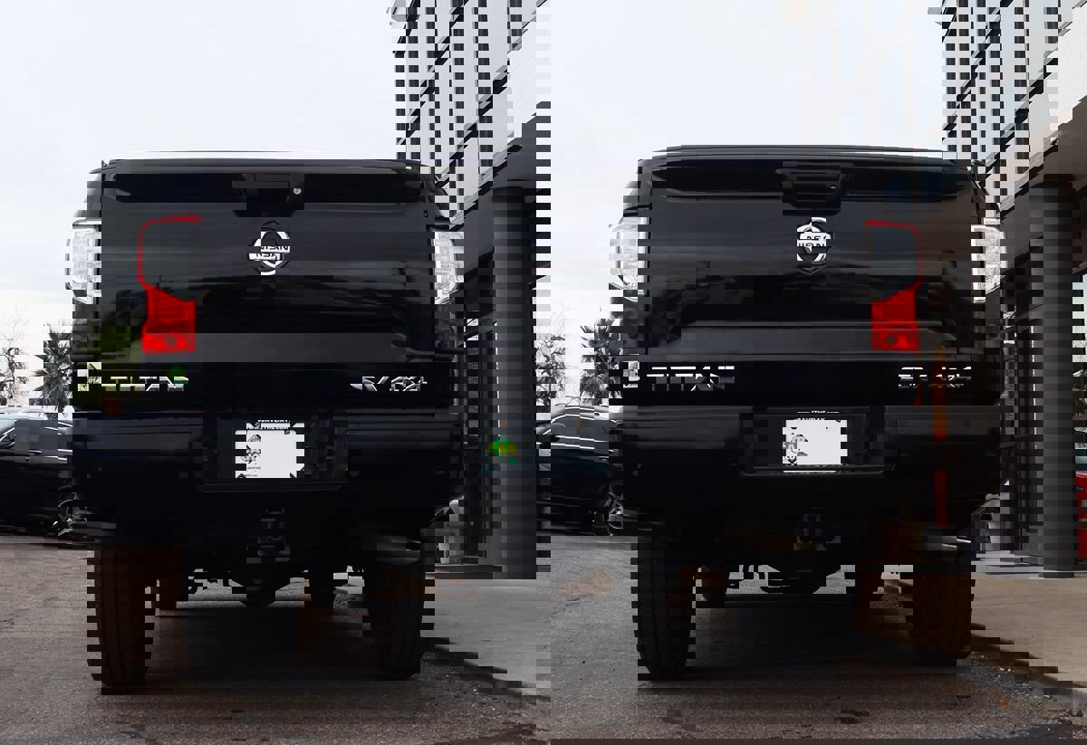 Used 2020 Nissan Titan SV w/ SV Convenience Package image 12